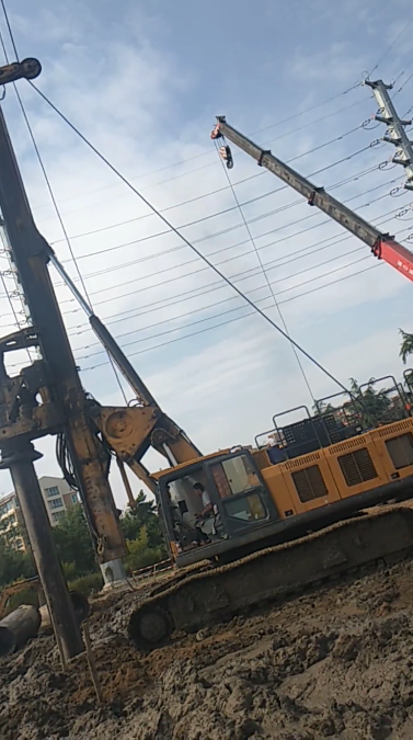 山東威海房建樁280旋挖鉆機施工現場(chǎng)圖.png